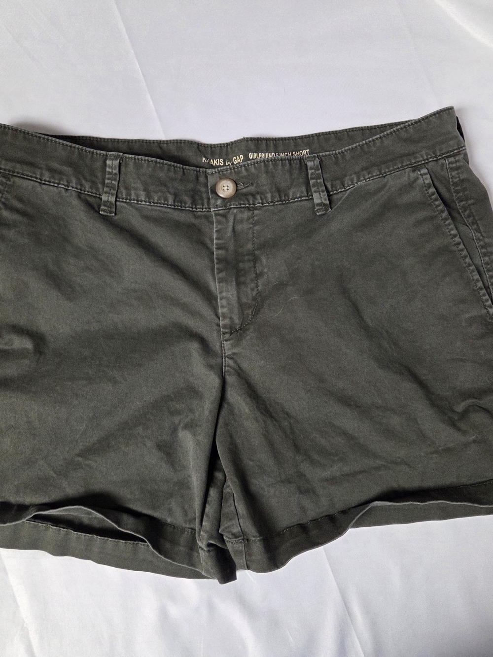 GAP Olive Green Chino Shorts - Casual Girlfriend Fit 8/29